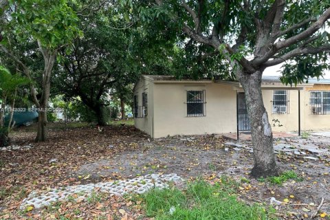 Villa ou maison à vendre à Miami Gardens, Floride: 2 chambres, 88.26 m2 № 2004352 - photo 4