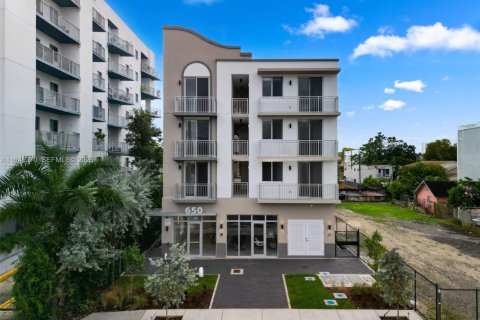 Apartment in Miami, Florida 37.16 sq.m. № 2002620 - photo 9