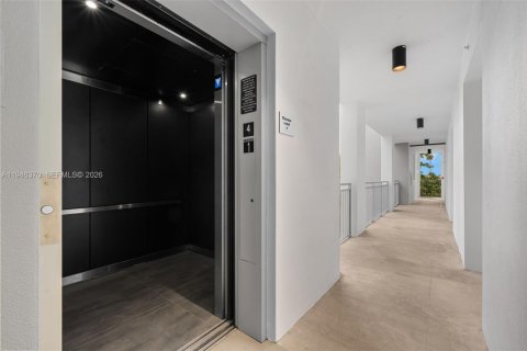 Apartment in Miami, Florida 37.16 sq.m. № 2002620 - photo 12