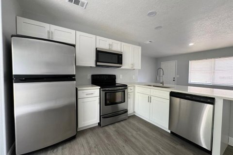 Снять в аренду квартиру в Деланд, Флорида 2 спальни, 104.98м2, № 2097825 - фото 4