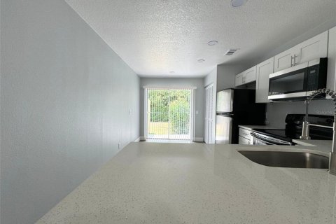 Снять в аренду квартиру в Деланд, Флорида 2 спальни, 104.98м2, № 2097825 - фото 5