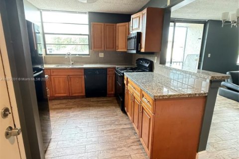 Condominio en alquiler en Lauderhill, Florida, 3 dormitorios, 116.03 m2 № 1897962 - foto 1