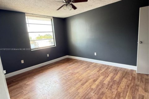 Condominio en alquiler en Lauderhill, Florida, 3 dormitorios, 116.03 m2 № 1897962 - foto 8