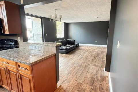 Condominio en alquiler en Lauderhill, Florida, 3 dormitorios, 116.03 m2 № 1897962 - foto 2