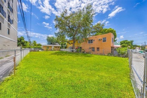 Propiedad comercial en venta en Miami, Florida № 1945544 - foto 2