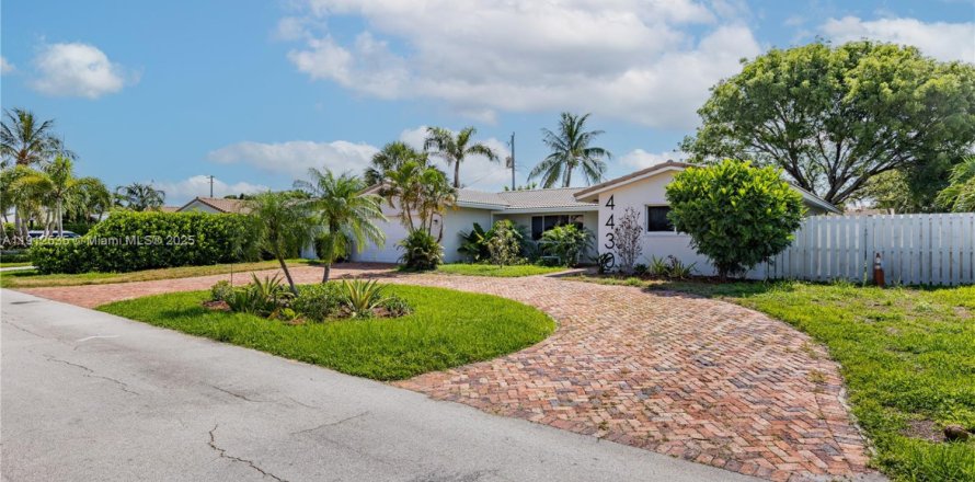 Дом в Лайтхаус-Пойнт, Флорида 3 спальни, 172.71м2 № 1968381