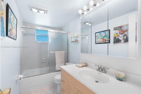 Condo in Margate, Florida, 2 bedrooms  № 2035625 - photo 16