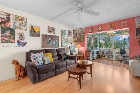 Condo in Margate, Florida, 2 bedrooms  № 2035625 - photo 6