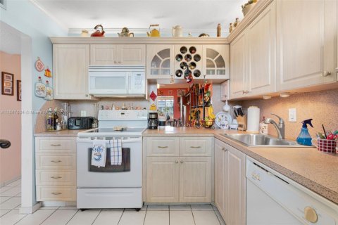 Condo in Margate, Florida, 2 bedrooms  № 2035625 - photo 3