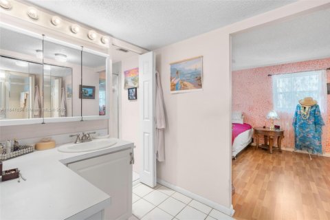 Condo in Margate, Florida, 2 bedrooms  № 2035625 - photo 12