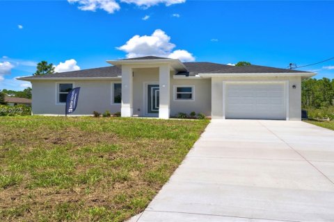 House in Lehigh Acres, Florida 3 bedrooms № 1946430 - photo 2