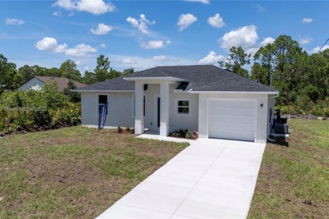 House in Lehigh Acres, Florida 3 bedrooms № 1946430 - photo 5