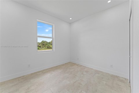 House in Lehigh Acres, Florida 3 bedrooms № 1946430 - photo 18