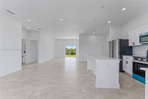 House in Lehigh Acres, Florida 3 bedrooms № 1946430 - photo 10