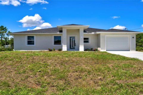 House in Lehigh Acres, Florida 3 bedrooms № 1946430 - photo 3