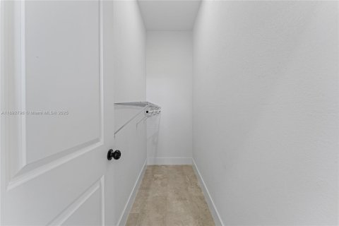 House in Lehigh Acres, Florida 3 bedrooms № 1946430 - photo 17