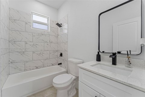House in Lehigh Acres, Florida 3 bedrooms № 1946430 - photo 20
