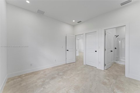 House in Lehigh Acres, Florida 3 bedrooms № 1946430 - photo 14