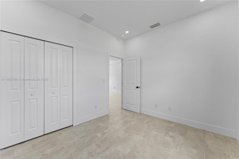 House in Lehigh Acres, Florida 3 bedrooms № 1946430 - photo 19
