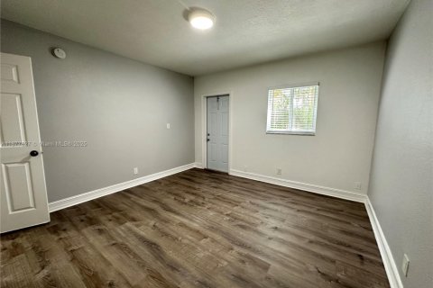 Apartamento en alquiler en Fort Lauderdale, Florida, 2 dormitorios № 1895891 - foto 21