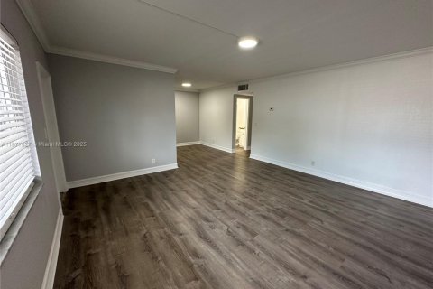 Apartamento en alquiler en Fort Lauderdale, Florida, 2 dormitorios № 1895891 - foto 4