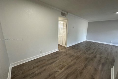 Apartamento en alquiler en Fort Lauderdale, Florida, 2 dormitorios № 1895891 - foto 13