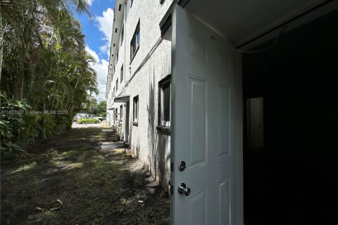 Apartamento en alquiler en Fort Lauderdale, Florida, 2 dormitorios № 1895891 - foto 28
