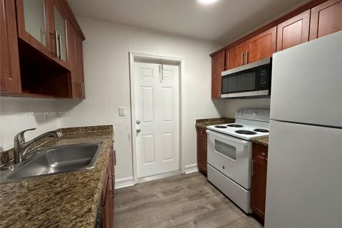Apartamento en alquiler en Fort Lauderdale, Florida, 2 dormitorios № 1895891 - foto 10