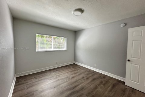 Apartamento en alquiler en Fort Lauderdale, Florida, 2 dormitorios № 1895891 - foto 20