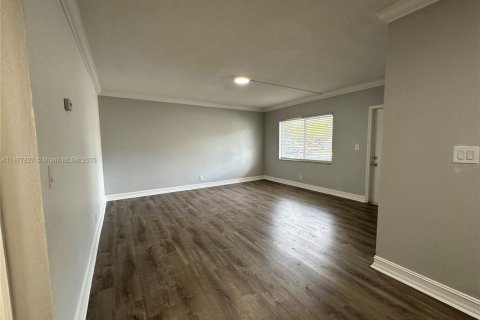 Apartamento en alquiler en Fort Lauderdale, Florida, 2 dormitorios № 1895891 - foto 7