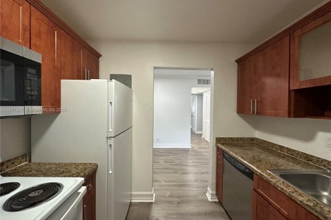 Apartamento en alquiler en Fort Lauderdale, Florida, 2 dormitorios № 1895891 - foto 11
