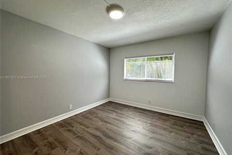 Apartamento en alquiler en Fort Lauderdale, Florida, 2 dormitorios № 1895891 - foto 18