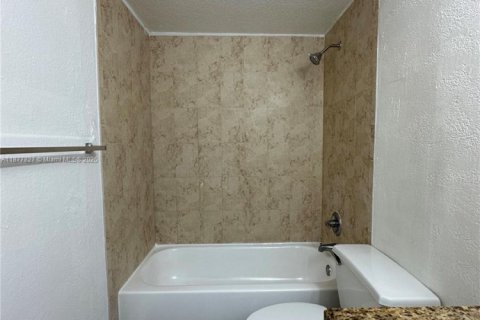 Apartamento en alquiler en Fort Lauderdale, Florida, 2 dormitorios № 1895891 - foto 16