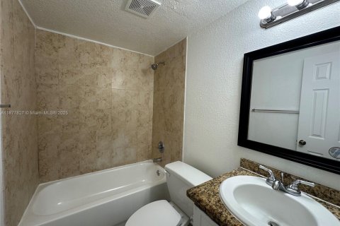 Apartamento en alquiler en Fort Lauderdale, Florida, 2 dormitorios № 1895891 - foto 25