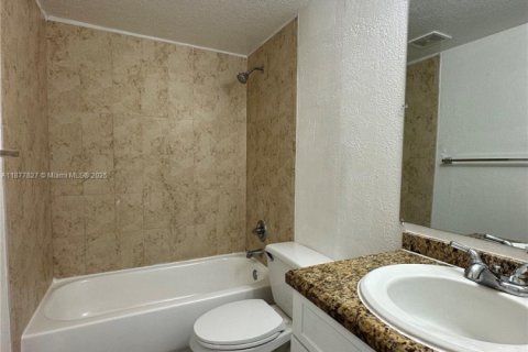 Apartamento en alquiler en Fort Lauderdale, Florida, 2 dormitorios № 1895891 - foto 17