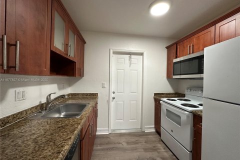 Apartamento en alquiler en Fort Lauderdale, Florida, 2 dormitorios № 1895891 - foto 9