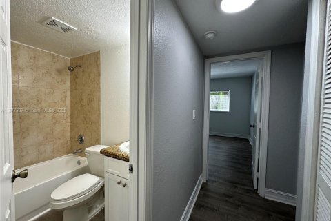 Apartamento en alquiler en Fort Lauderdale, Florida, 2 dormitorios № 1895891 - foto 14