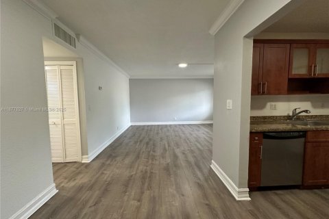 Apartamento en alquiler en Fort Lauderdale, Florida, 2 dormitorios № 1895891 - foto 12