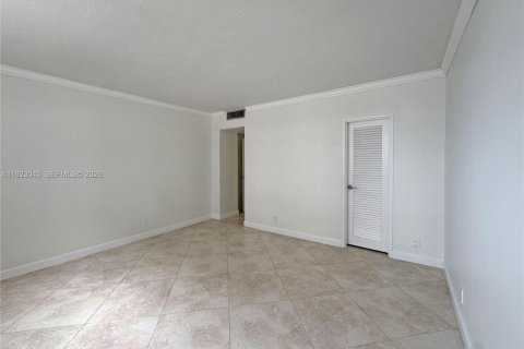 Condo in Fort Lauderdale, Florida, 2 bedrooms  № 2080244 - photo 21