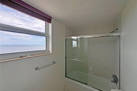 Condo in Fort Lauderdale, Florida, 2 bedrooms  № 2080244 - photo 16
