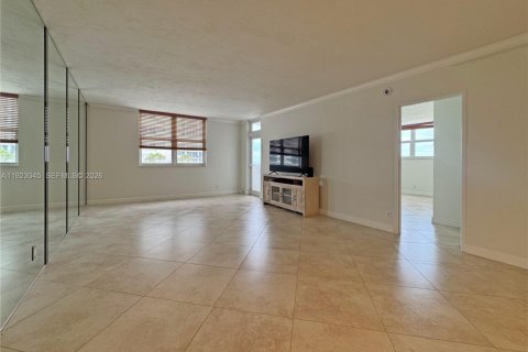 Condo in Fort Lauderdale, Florida, 2 bedrooms  № 2080244 - photo 12