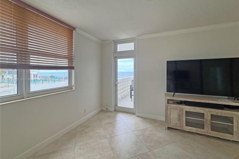Condo in Fort Lauderdale, Florida, 2 bedrooms  № 2080244 - photo 4
