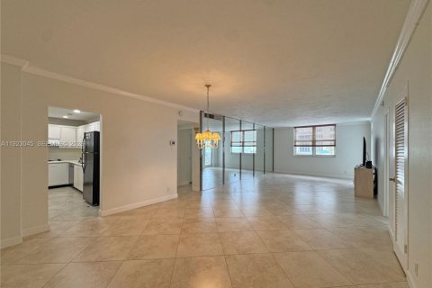 Condo in Fort Lauderdale, Florida, 2 bedrooms  № 2080244 - photo 8