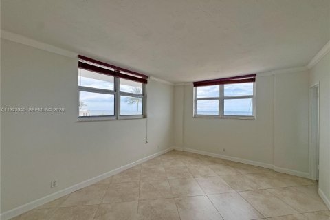Condo in Fort Lauderdale, Florida, 2 bedrooms  № 2080244 - photo 14