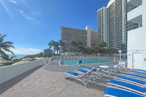 Condo in Fort Lauderdale, Florida, 2 bedrooms  № 2080244 - photo 23