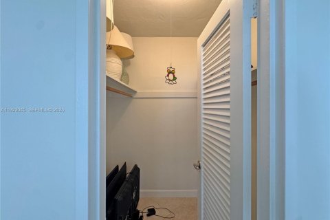 Condo in Fort Lauderdale, Florida, 2 bedrooms  № 2080244 - photo 22