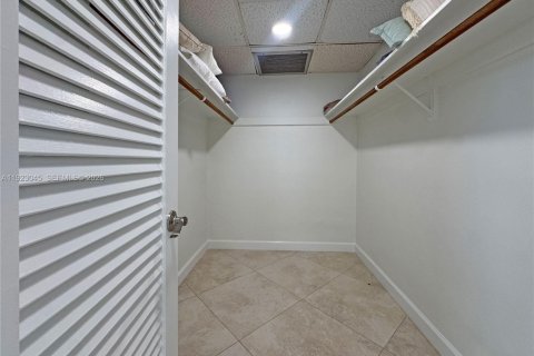 Condo in Fort Lauderdale, Florida, 2 bedrooms  № 2080244 - photo 17