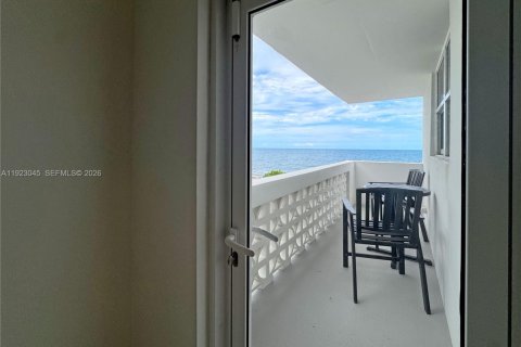 Condo in Fort Lauderdale, Florida, 2 bedrooms  № 2080244 - photo 5
