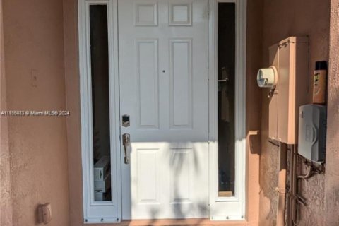 Townhouse in Miami, Florida 4 bedrooms, 190.45 sq.m. № 1710683 - photo 2