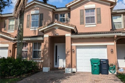 Townhouse in Miami, Florida 4 bedrooms, 190.45 sq.m. № 1710683 - photo 1